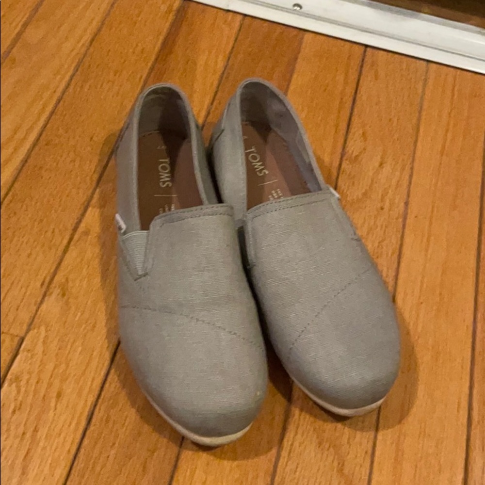 Gray Toms